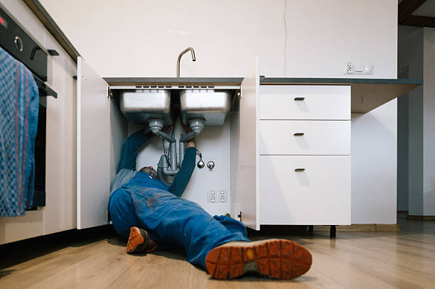 Professional Emergency Plumber technician working in Stratford, NJ